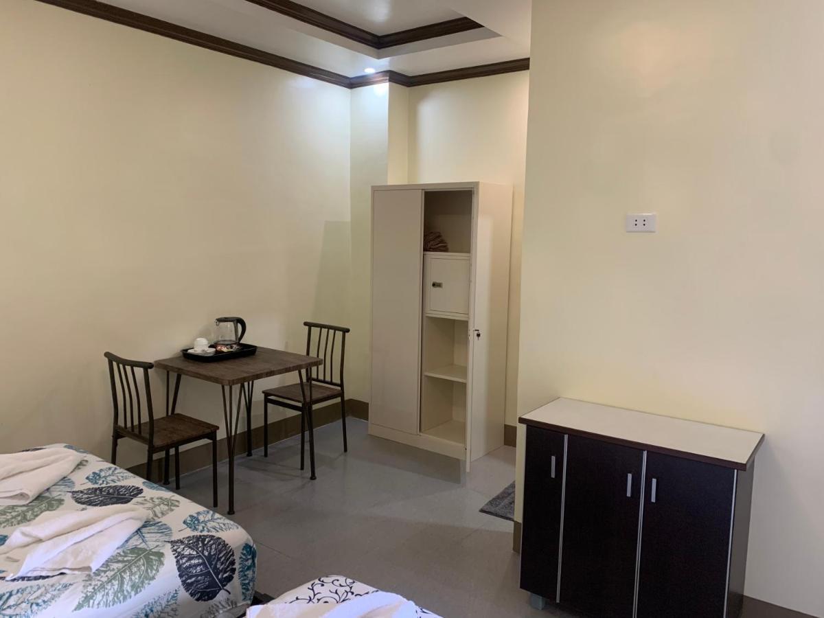 Zl Travelers Inn Batuan Exterior foto